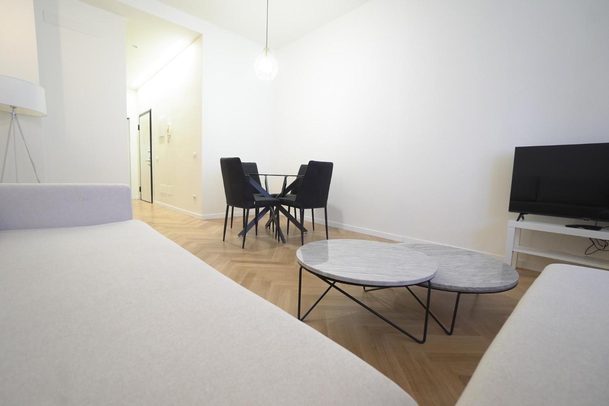 Brera Livings - Luxury Apartment, Full City Center Milão Exterior foto