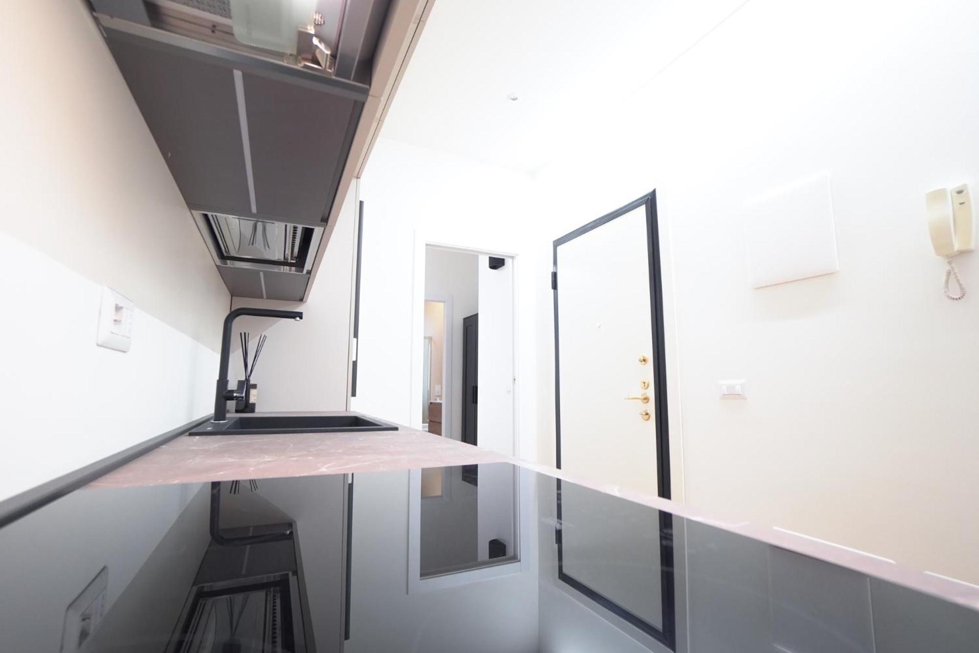 Brera Livings - Luxury Apartment, Full City Center Milão Exterior foto